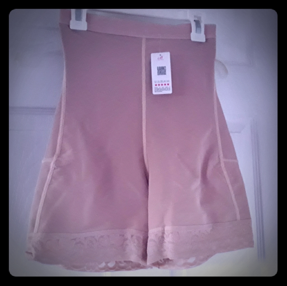 Butt lifters/ hold u in